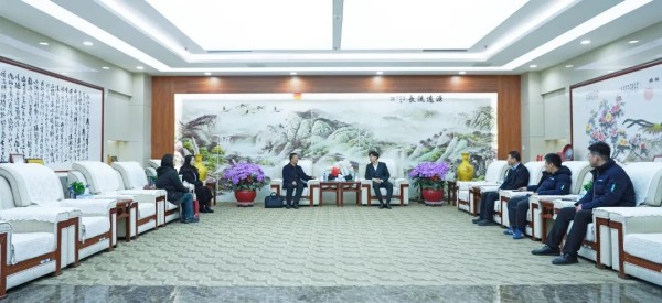 華特集團(tuán)總裁王前會(huì)見(jiàn)山東省民營(yíng)企業(yè)家協(xié)會(huì)領(lǐng)導(dǎo)一行